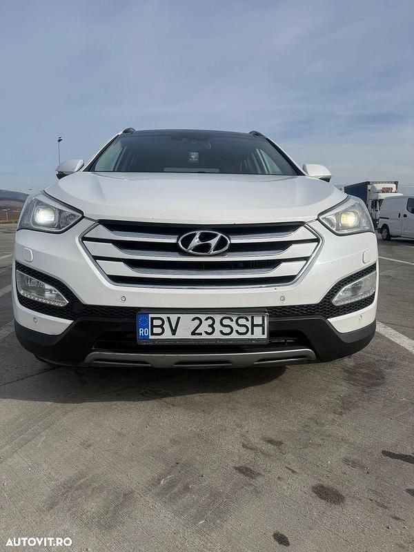 Second-hand Hyundai Santa Fe Premium 197 CP (144 kW) 2014 Culoarealb SUV