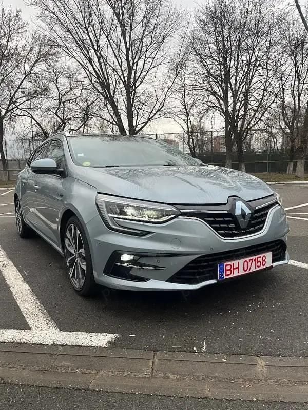 Gri Utilizat 2021 Renault Mégane GrandTour Break | 14.500 EUR (Scump) - Imagine 1/4