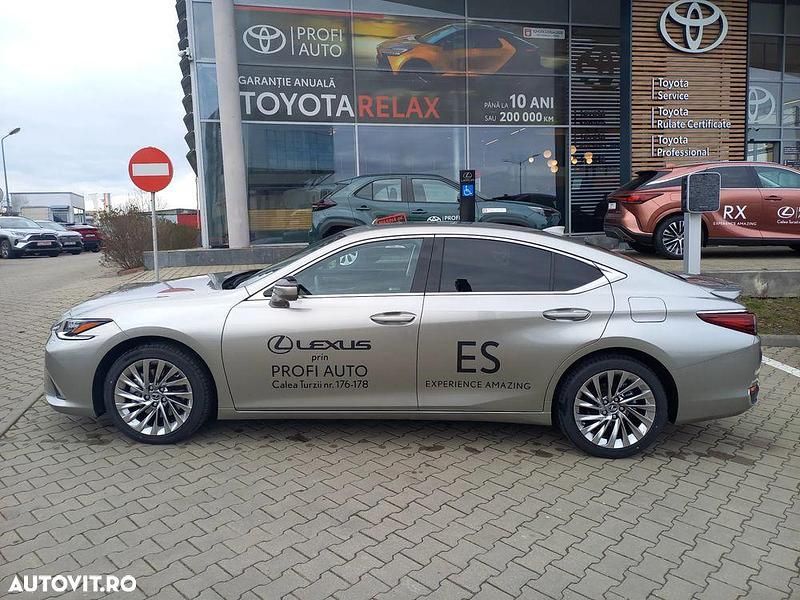 Second-hand Lexus ES300H Luxury Line 218 CP (160 kW) 2025 Culoareargint Berlinǎ