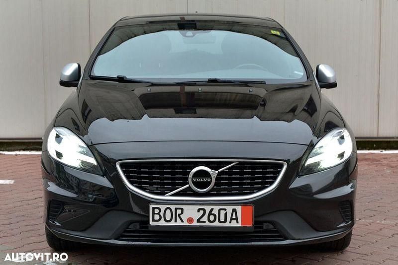 Second-hand Volvo V40 R-Design 150 CP (110 kW) 2019 Culoarenegru Hatchback