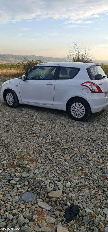 Second-hand Suzuki Swift Club 75 CP (55 kW) 2013 Alb Hatchback