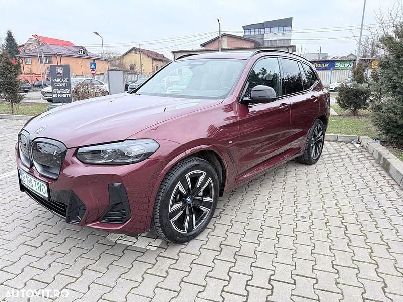 Second-hand BMW iX3 Shadowline 210 kW (286 CP) 2022 Culoarerosu SUV