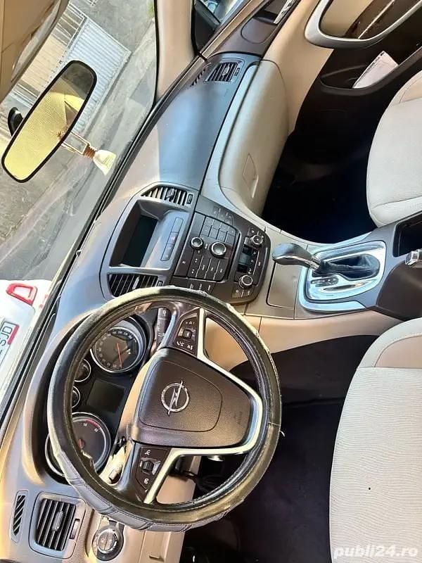 Second-hand Opel Insignia 135 CP (99 kW) 2011 Hatchback