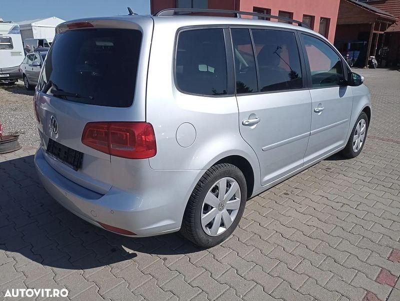 Second-hand VW Touran Comfortline 140 CP (102 kW) 2010 Culoareargint Monovolum