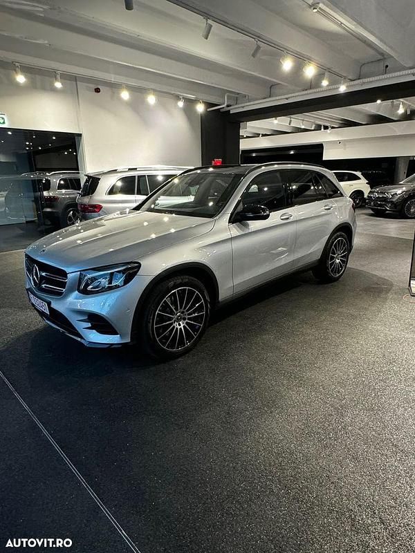 Culoareargint Utilizat 2017 Mercedes GLC250 AMG line SUV | 23.990 EUR (Preț bun) - Imagine 1/4