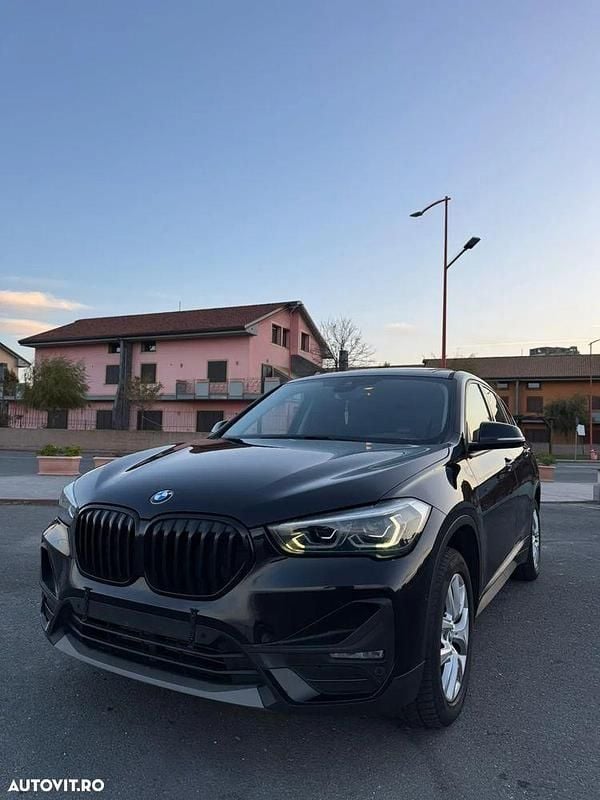 Culoarenegru Utilizat 2021 BMW X1 Comfort Edition SUV | 18.700 EUR (Preț OK) - Imagine 1/4
