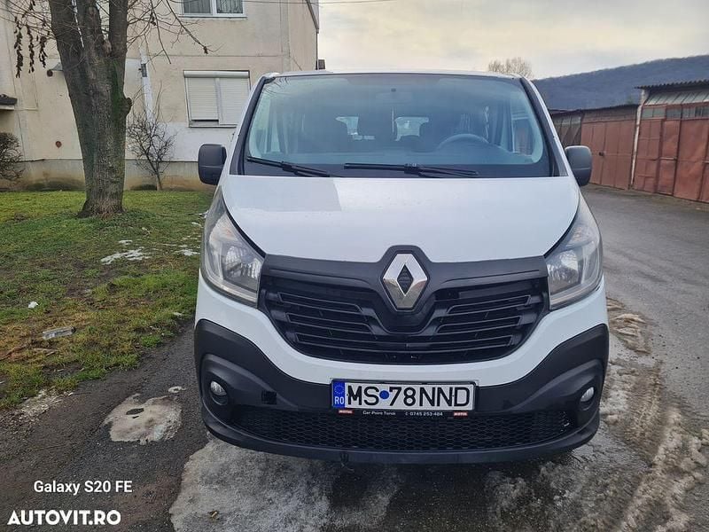 Second-hand Renault Trafic Expression 120 CP (88 kW) 2015 Culoarealb Monovolum