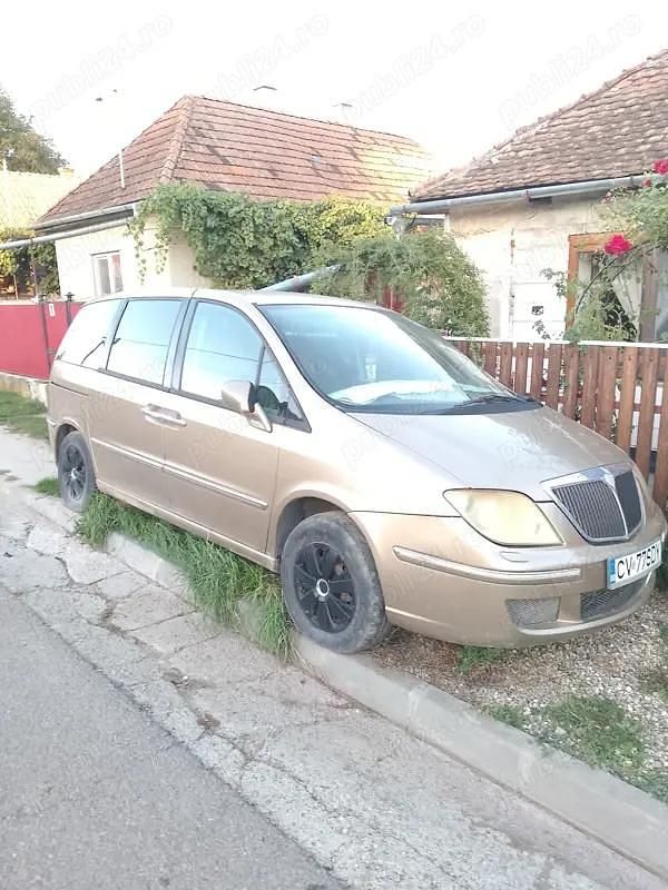 Bej Utilizat 2003 Lancia Phedra Monovolum | 3.500 EUR - Imagine 1/4