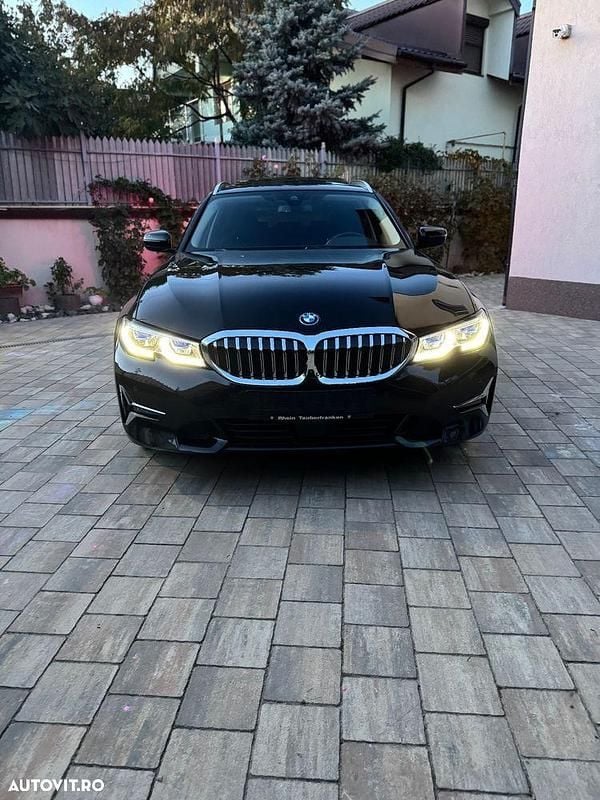 Culoarenegru Utilizat 2022 BMW 320e Luxury Line Break | 20.990 EUR - Imagine 1/4