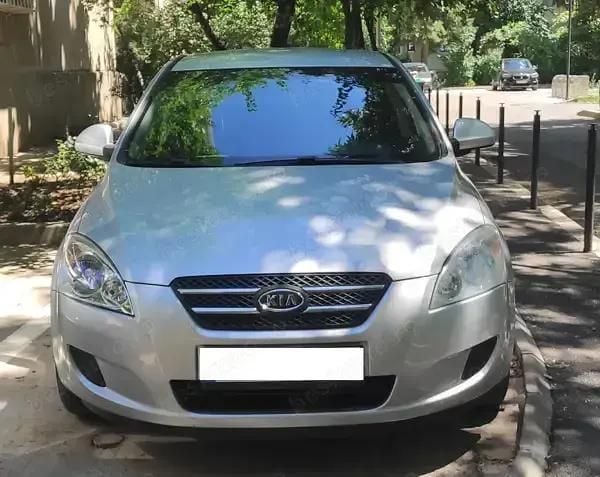 Gri Utilizat 2009 Kia Ceed 2 Hatchback | 3.800 EUR (Preț OK) - Imagine 1/4