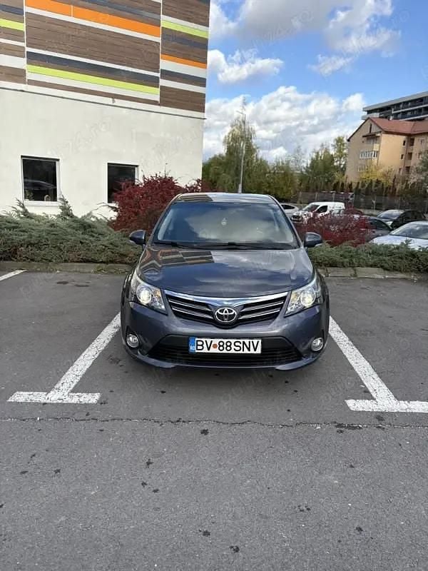 Second-hand Toyota Avensis 124 CP (91 kW) 2012 Berlinǎ