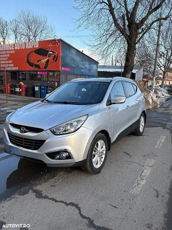 Second-hand Hyundai ix35 Style 184 CP (135 kW) 2015 Culoareargint SUV