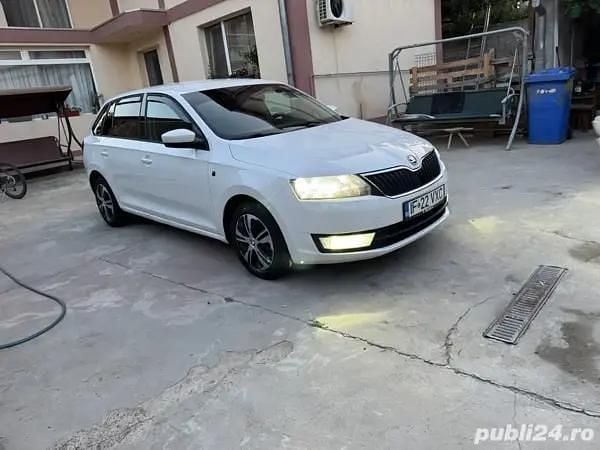 Alb Utilizat 2014 Skoda Rapid Hatchback | 3.800 EUR (Preț bun) - Imagine 1/4