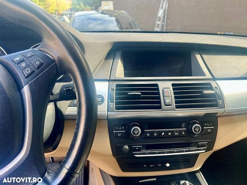 Second-hand BMW X5 306 CP (225 kW) 2011 Culoarealbastru SUV