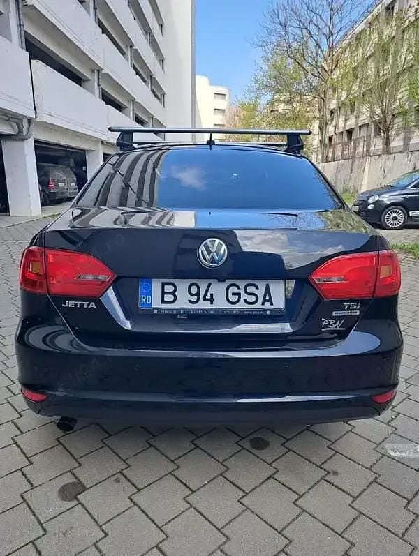 Second-hand VW Jetta 77 CP (56 kW) 2013 Negru Berlinǎ