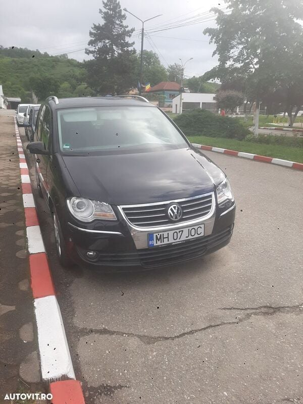 Negru Utilizat 2007 VW Touran Highline Monovolum | 4.000 EUR (Preț OK) - Imagine 1/4