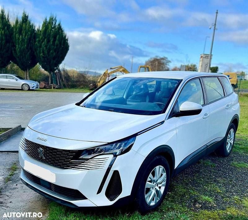 Second-hand Peugeot 5008 Active 130 CP (95 kW) 2021 Culoarealb SUV