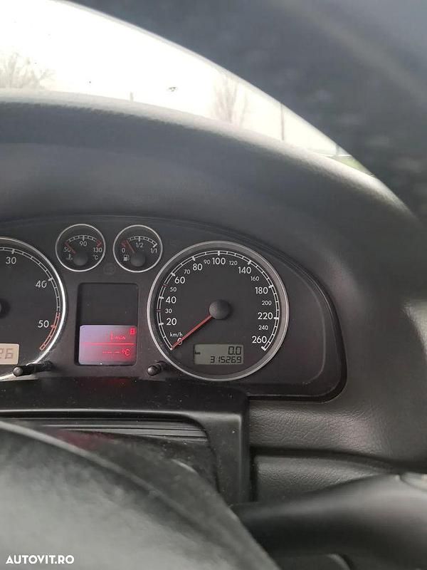 Culoarealbastru Utilizat 2004 VW Passat Basis Berlinǎ | 2.000 EUR (Preț OK) - Imagine 1/4