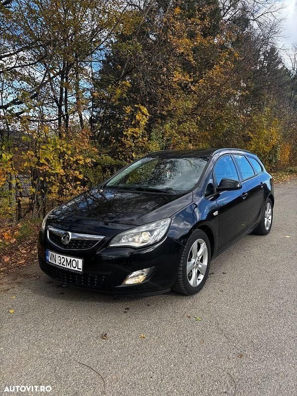 Culoarenegru Utilizat 2011 Opel Astra Break | 2.500 EUR (Preț OK) - Imagine 1/4