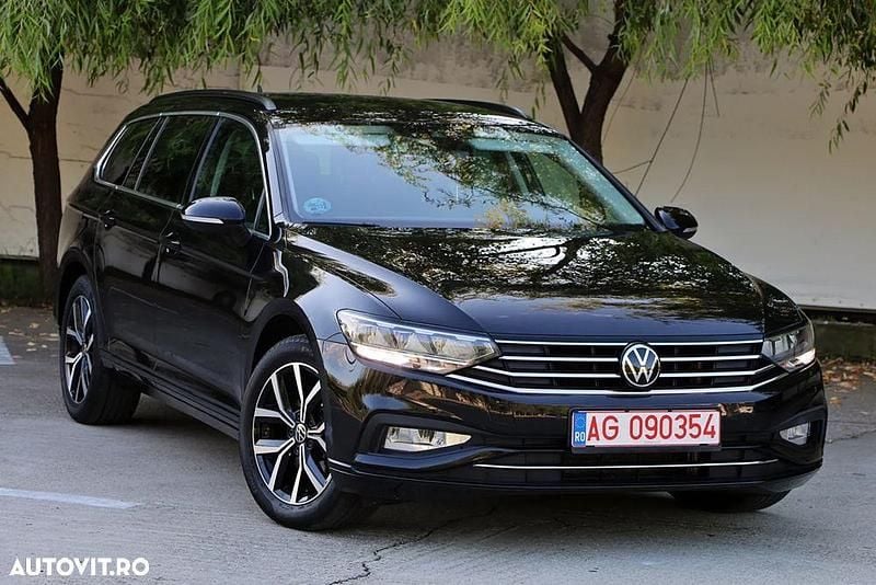 Culoarenegru Utilizat 2022 VW Passat Comfortline Break | 15.990 EUR (Super Preț) - Imagine 1/4