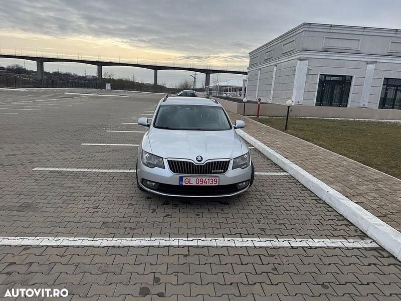 Culoareargint Second-hand 2014 Skoda Superb GreenLine Break | 4.990 EUR (Super Preț) - Imagine 1/4