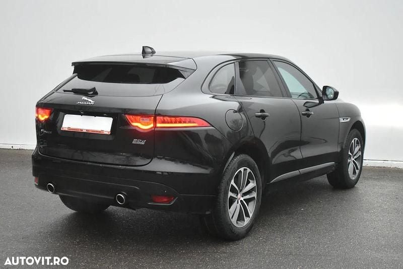 Second-hand Jaguar F-Pace R-Sport 300 CP (220 kW) 2016 Negru SUV