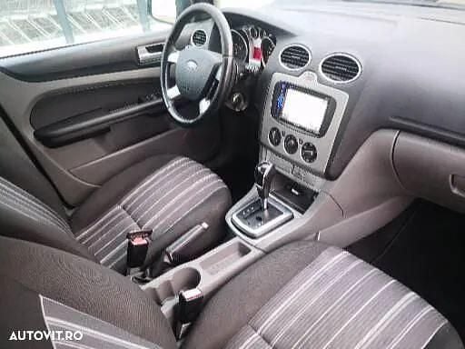 Gri Utilizat 2009 Ford Focus Style Berlinǎ | 3.200 EUR (Preț OK) - Imagine 1/4