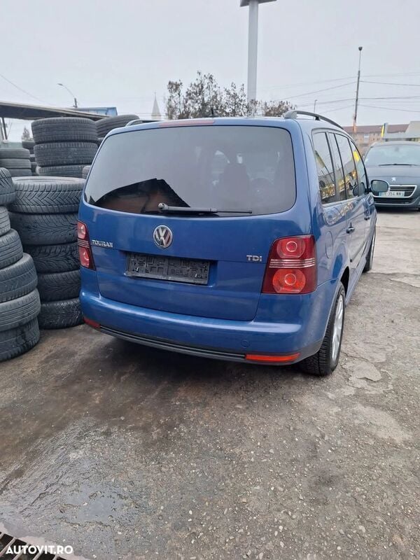 Second-hand VW Touran Conceptline 105 CP (77 kW) 2009 Albastru Monovolum