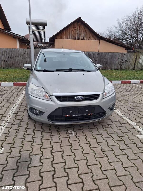 Gri Utilizat 2010 Ford Focus Ambiente Break | 2.900 EUR (Preț OK) - Imagine 1/4