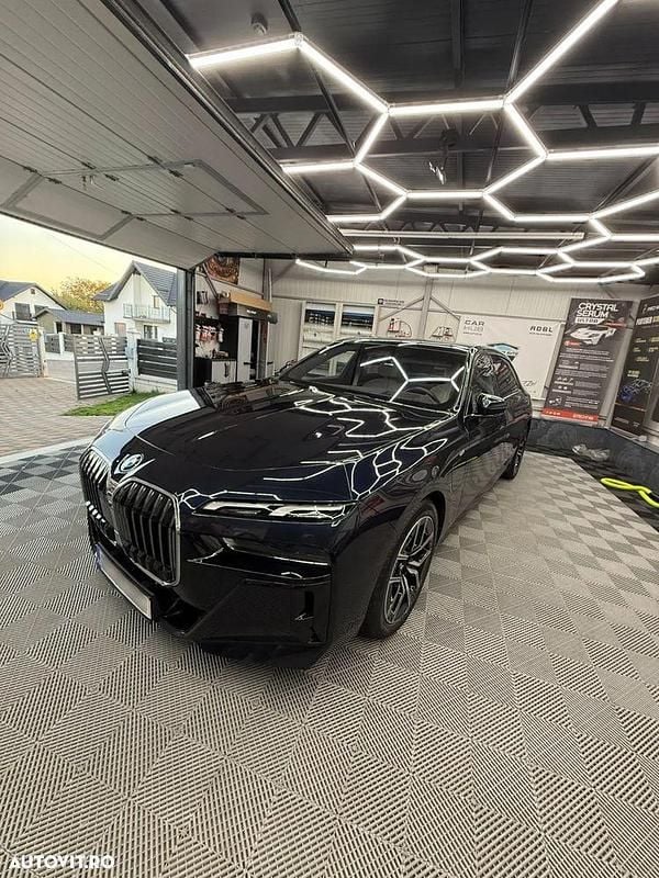 Culoarenegru Utilizat 2023 BMW 750e M Sport Berlinǎ | 100.000 EUR - Imagine 1/4