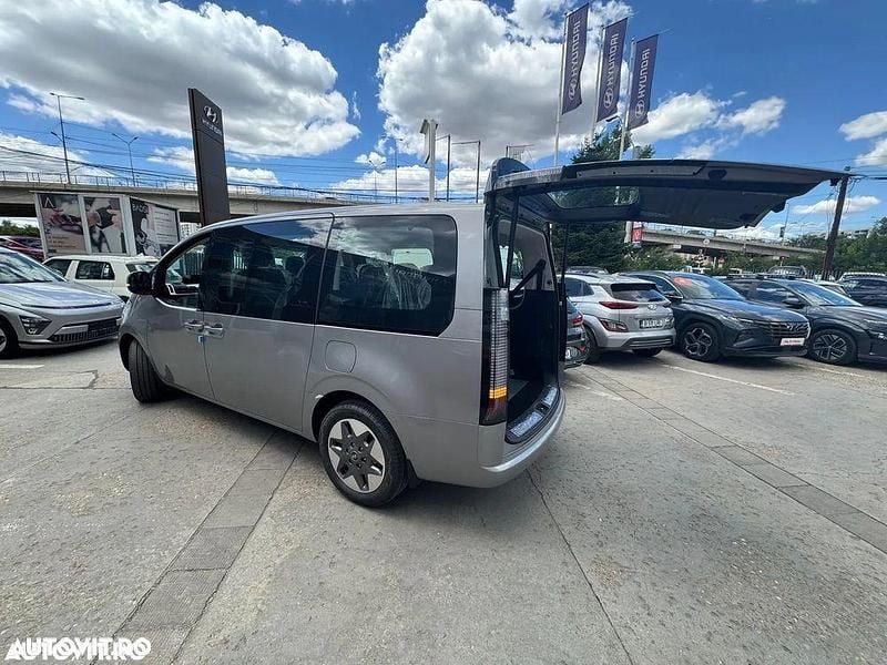 Nouă Hyundai Staria 215 CP (158 kW) 2025 Culoareargint Monovolum