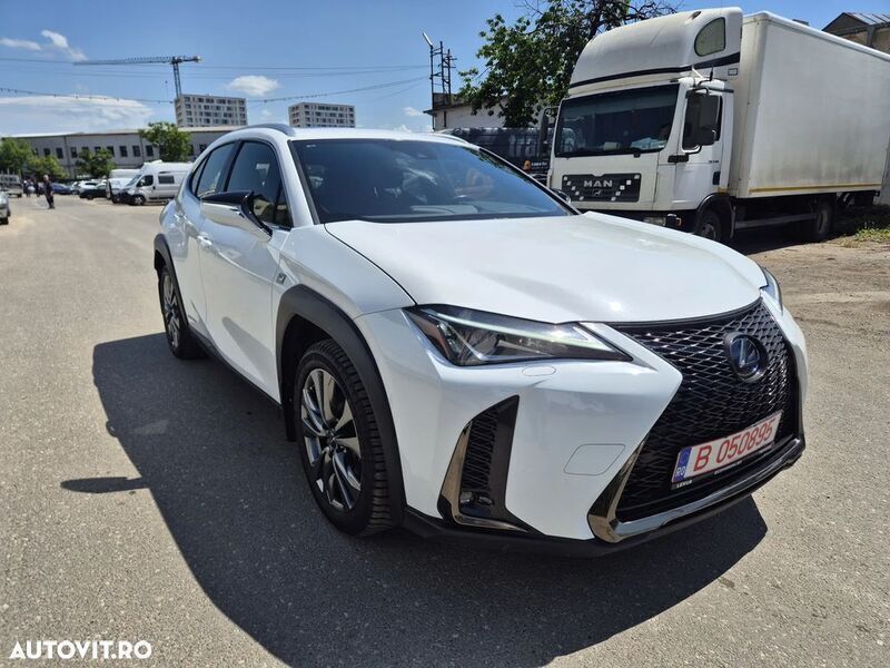 Alb Utilizat 2019 Lexus UX 250h Sport Line SUV | 23.400 EUR - Imagine 1/4