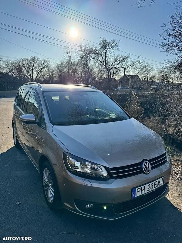 Culoarebej Utilizat 2015 VW Touran Highline Monovolum | 7.700 EUR (Puțin scump) - Imagine 1/4