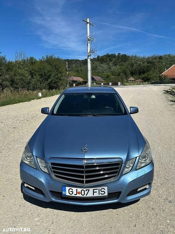 Second-hand Mercedes E250 204 CP (150 kW) 2010 Culoarealbastru Berlinǎ