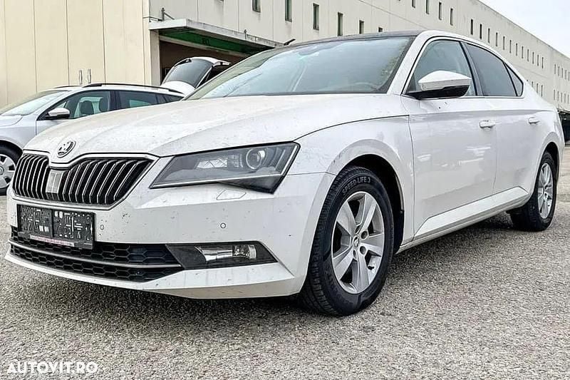 Culoarealb Utilizat 2017 Skoda Superb Style Berlinǎ | 14.200 EUR (Preț bun) - Imagine 1/4