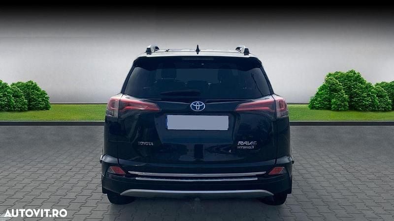 Second-hand Toyota RAV4 Hybrid Luxury 155 CP (114 kW) 2016 Culoarenegru SUV
