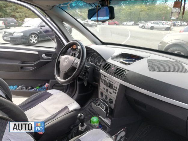 Argintiu Utilizat 2005 Opel Meriva Monovolum | 1.900 EUR (Scump) - Imagine 1/4