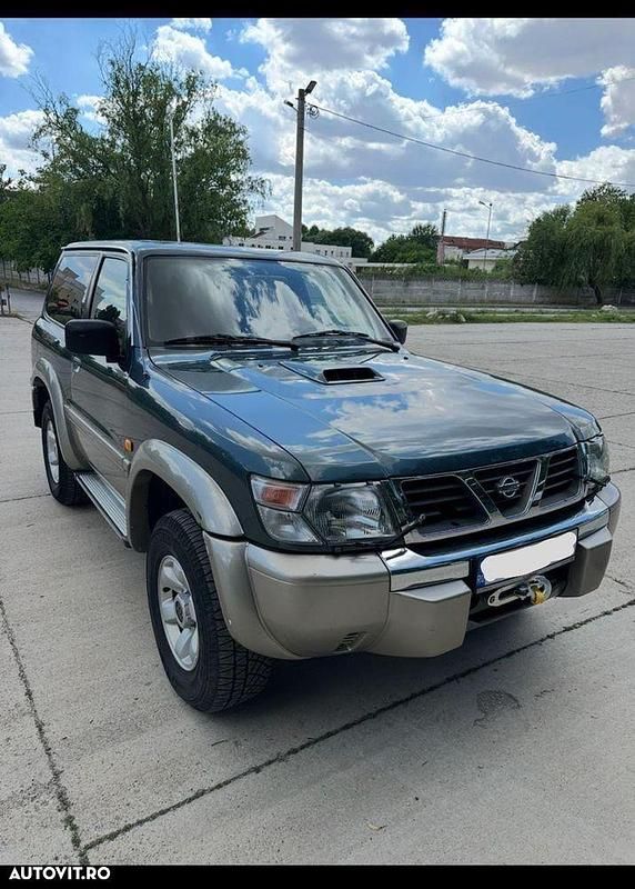 Culoareverde Utilizat 2001 Nissan Patrol SUV | 19.000 EUR (Puțin scump) - Imagine 1/4