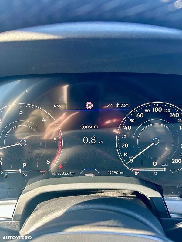 Second-hand VW Touareg Elegance 231 CP (169 kW) 2023 Culoareargint SUV