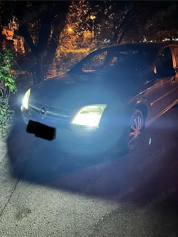 Albastru Utilizat 2003 Opel Vectra Berlinǎ | 1.999 EUR - Imagine 1/4