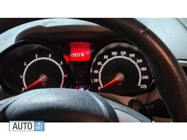 Second-hand Ford Fiesta 60 CP (44 kW) 2012 Maro Hatchback