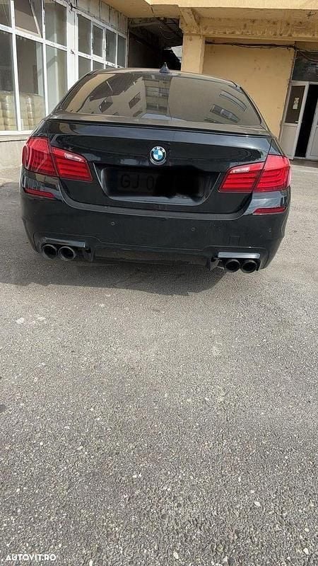 Negru Utilizat 2013 BMW 520 Berlinǎ | 11.000 EUR (Super Preț) - Imagine 1/4