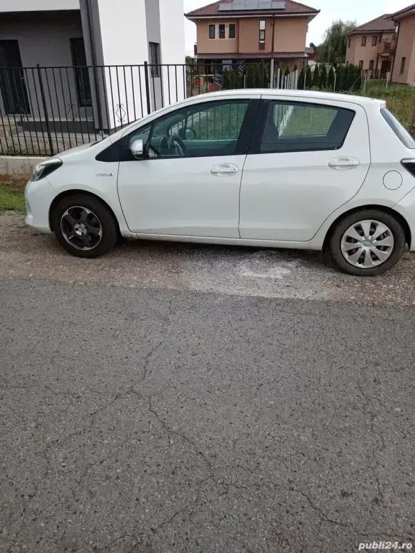 Utilizat 2014 Toyota Yaris Hybrid Berlinǎ | 6.950 EUR (Preț OK) - Imagine 1/3