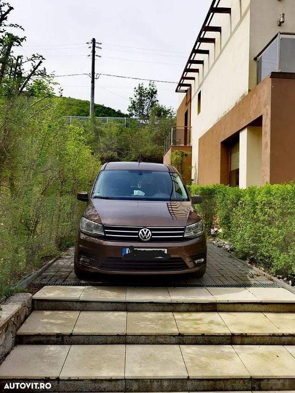Culoaremaro Utilizat 2016 VW Caddy Maxi Comfortline Monovolum | 9.100 EUR (Preț OK) - Imagine 1/4