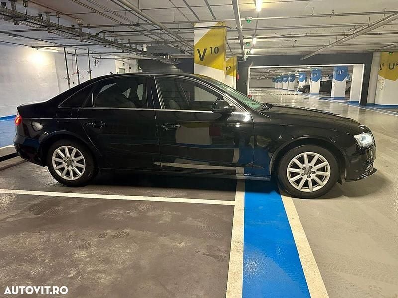 Second-hand Audi A4 S-Line 143 CP (105 kW) 2012 Culoarenegru Berlinǎ