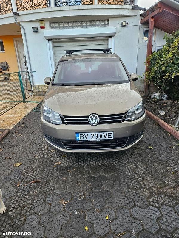 Second-hand VW Sharan Trendline 140 CP (102 kW) 2016 Culoaregalbeuriu Monovolum