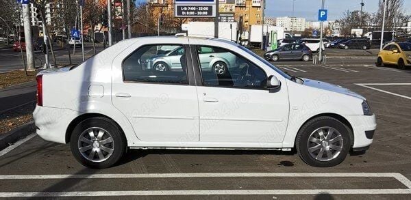 Second-hand Dacia Logan 90 CP (66 kW) 2012 Alb Berlinǎ