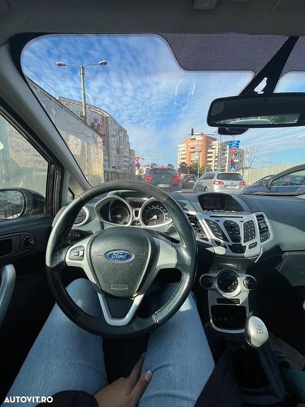 Second-hand Ford Fiesta 72 CP (52 kW) 2010 Culoarenegru Hatchback