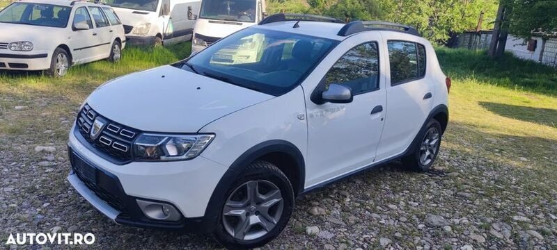 Alb Utilizat 2020 Dacia Sandero Essentiel Hatchback | 6.000 EUR (Super Preț) - Imagine 1/4