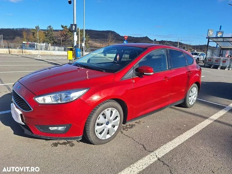 Second-hand Ford Focus Trend 125 CP (91 kW) 2017 Culoarerosu Hatchback